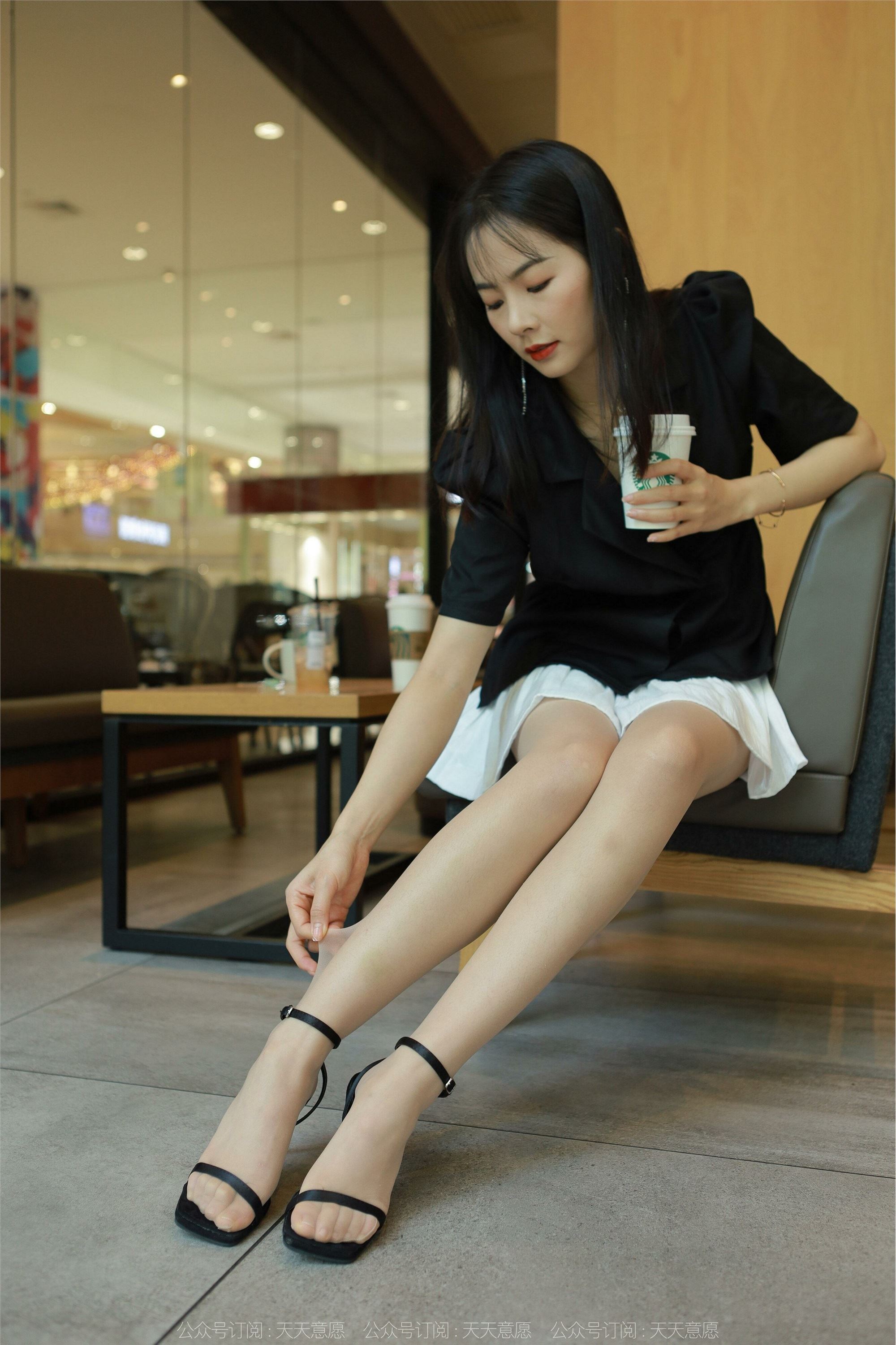 IESS异思趣向  2022.05.06 丝享家 1080：小金《简约黑色凉鞋》